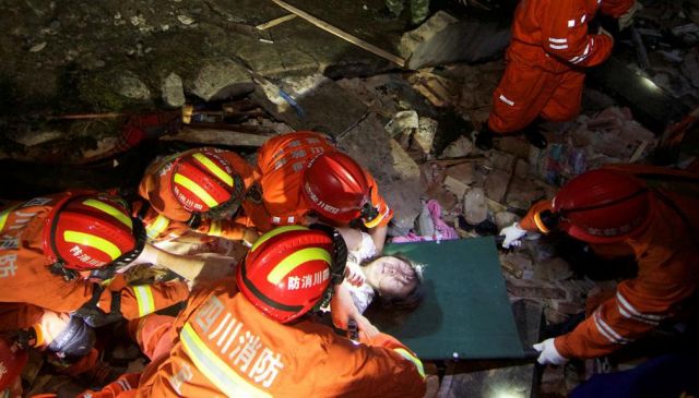 Terremoto in Cina di magnitudo 6, almeno 12 morti: fuga dei turisti dagli hotel
