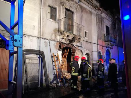 Esplosione a Catania: tre vittime, morti due vigili del fuoco. Indagato capo squadra, ipotesi "cattiva valutazione dei fatti"