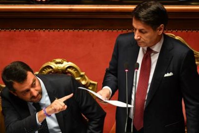 Salvini: "Conte cadrà come Maria Antonietta"