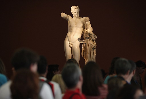 La statua di Ermes nel museo archeologico di Olimpia, in Grecia