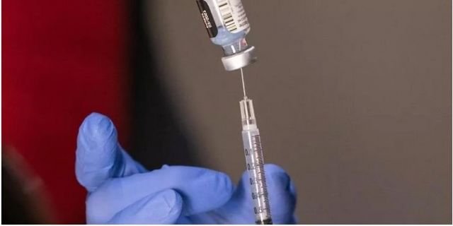 Vaccino: polemiche e farsa