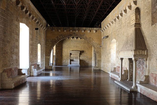 Castello di Gioia del Colle, interno, sala del trono