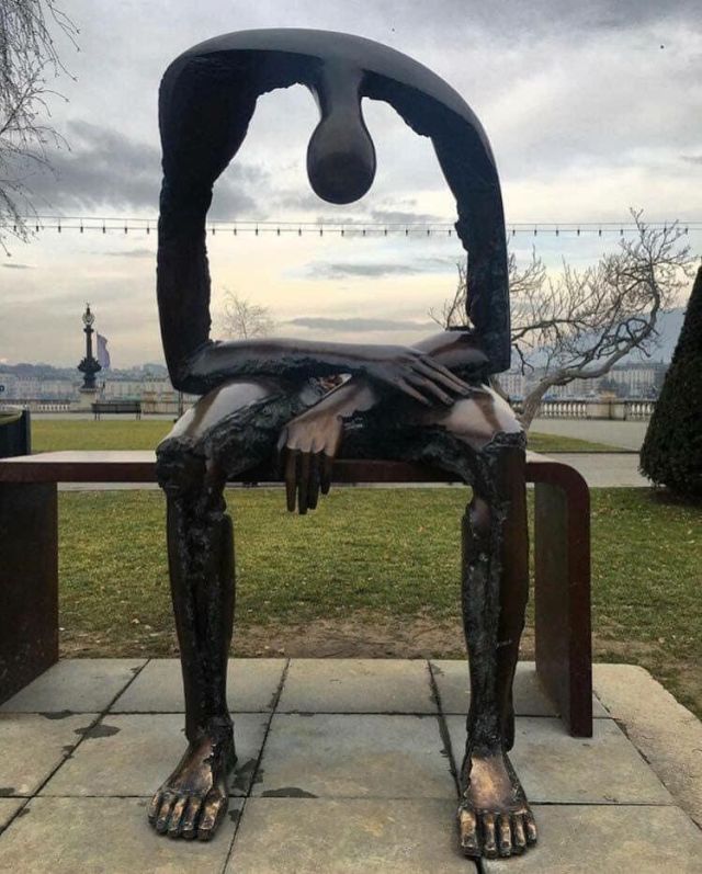 “Il vuoto dell’anima”, scultura in bronzo di Jean Louis Corby