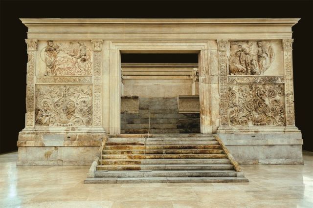 Ara Pacis Augustae (Altare della pace di Augusto), altare fatto costruire da Augusto nel 9 a.C.