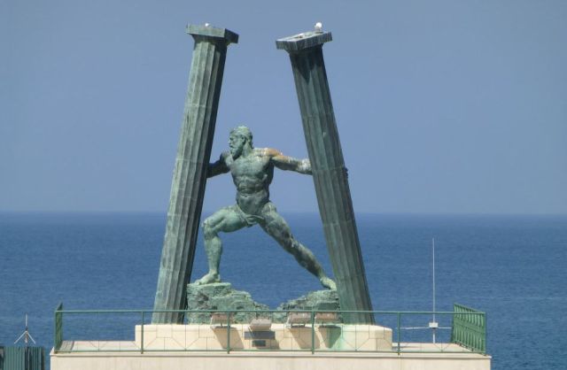 Il monumento alle colonne d’Ercole di Ceuta