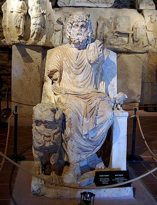 Statua di Ade e Kerberos, epoca romana, fine del II secolo d.C., Museo Archeologico di Hierapolis, Turchia