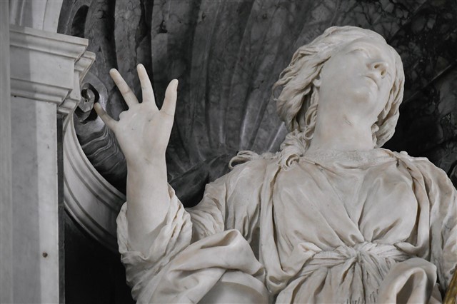 La statua di Santa Bibiana e i giri invisibili