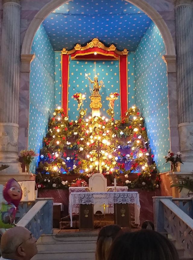 Altare votivo allestito per la festa in onore di San Vito Martire, patrono di Polignano a Mare, Bari