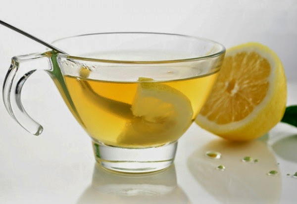 Acqua e limone al risveglio: impariamo sane abitudini mattutine