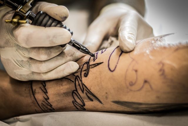 Tatuatori, Covid ha aggravato abusivismo