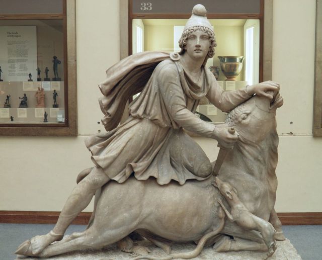 Statua in marmo di Mitra che uccide il toro (CIMRM 592), trovata a Roma, II secolo d.C., British Museum