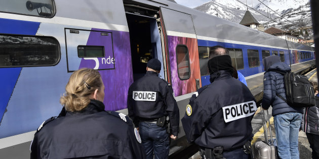 Bardonecchia, blitz agenti francesi in centro migranti. Scontro Roma-Parigi