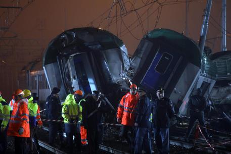 Treno deragliato a Pioltello: tre i morti. Quarantasei feriti, 4 gravi