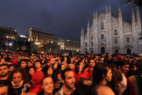 MILANO. Massimo 20 mila in concerto piazza Duomo