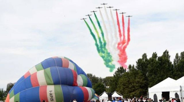 Mongolfiere A Ferrara, al via il Ballons Festival con le Frecce Tricolori che salutano la quindicesima edizione