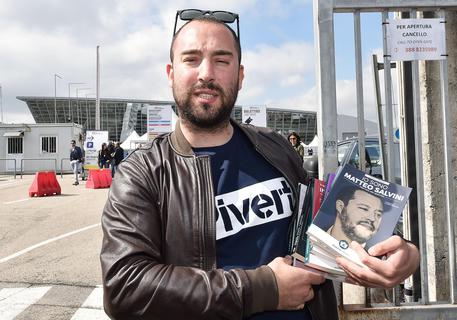Salone Libro: Salvini: 'Siamo a censura, al rogo i libri'