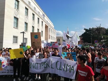 Clima: in Calabria centinaia di studenti