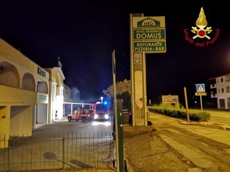 SANTA MARIA DEL CEDRO (COSENZA), fiamme in un albergo, nessun ferito
