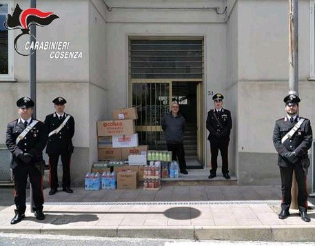 LAGO (COSENZA), Carabinieri donano aiuti a bisognosi