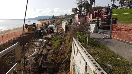 CROTONE, incidente sul lavoro a Crotone: crolla muro, morti due operai