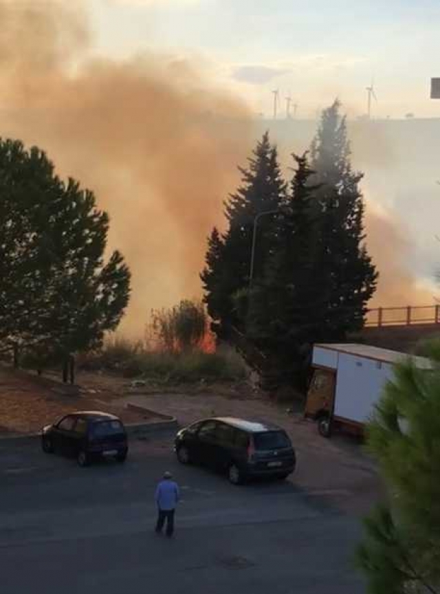 CROTONE, incendi: chiuso tratto statale 106 jonica