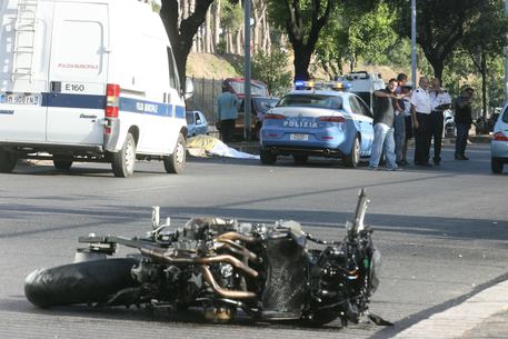 CROTONE, ventiduenne morto in incidente stradale