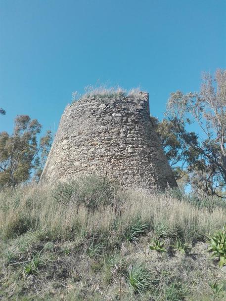 RIACE (REGGIO CALABRIA), antica Torre a rischio crollo