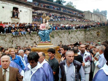  SAN LUCA (REGGIO CALABRIA), nipote boss tenta fare portatore statua della Madonna di Polsi