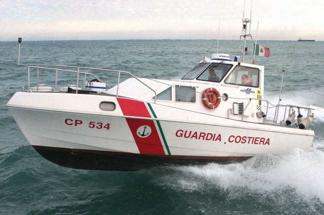 VIBO VALENTIA, Guardia costiera salva due diportisti