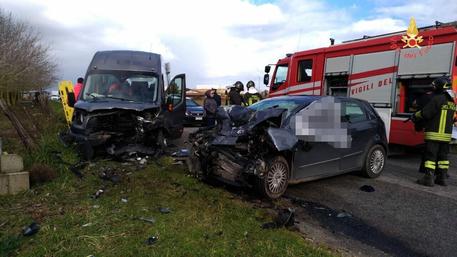 VIBO VALENTIA, scontro auto-minibus, un morto e feriti