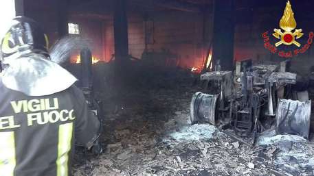 SORIANO CALABRO (VIBO VALENTIA), incendio doloso in deposito