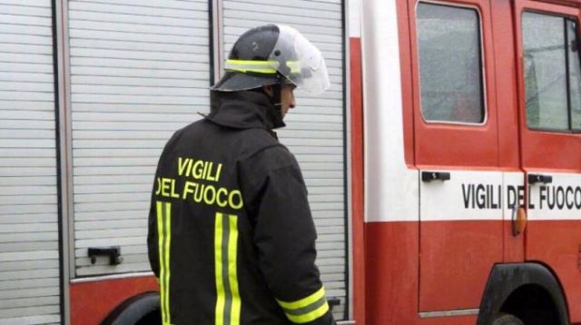 LIMBADI (VIBO VALENTIA), incendio in palazzo Limbadi, no feriti