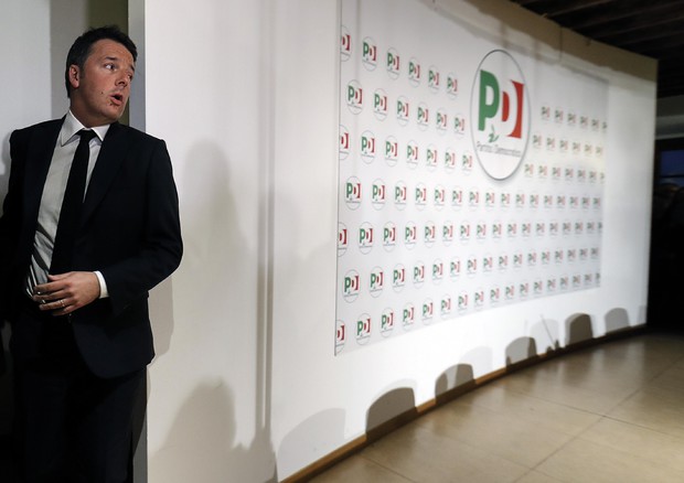Calenda si iscrive al Pd, ma avvisa: 'Se Pd con M5s vado via'. Renzi si è dimesso lunedì, lettera formale