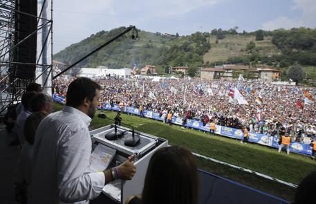 Salvini a Pontida: 'Questa è l'Italia che vincerà: mai a sinistra, mai col Pd'