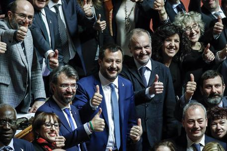 Legittima difesa è legge: arriva l'ok del Senato. Salvini esulta