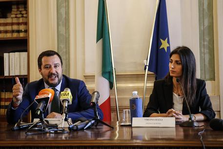 Roma, botta e risposta tra Salvini e Raggi