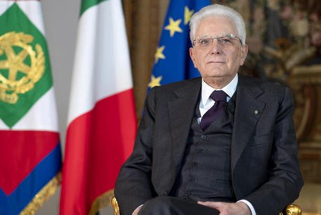 Mattarella: 'È l'ora della prudenza, chiarezza dal governo'