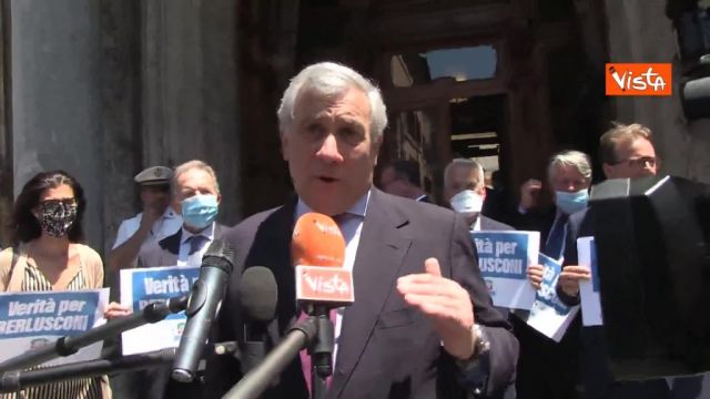 Tajani: "Berlusconi fu vittima di un golpe giudiziario"