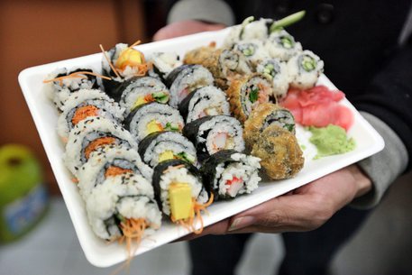 Sushi 'indigesto', 12 infettati norovirus
