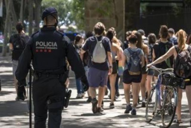 Coronavirus, aumentano i contagi a Barcellona: nuovo 'lockdown'