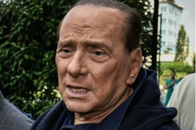 Berlusconi, è polemica su 'untore'