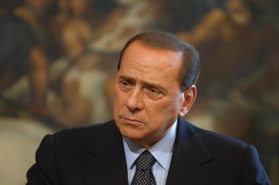 Berlusconi "non è intubato. Situazione confortante"
