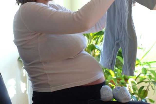 Covid, lo studio: caso di trasmissione in gravidanza da mamma a beb