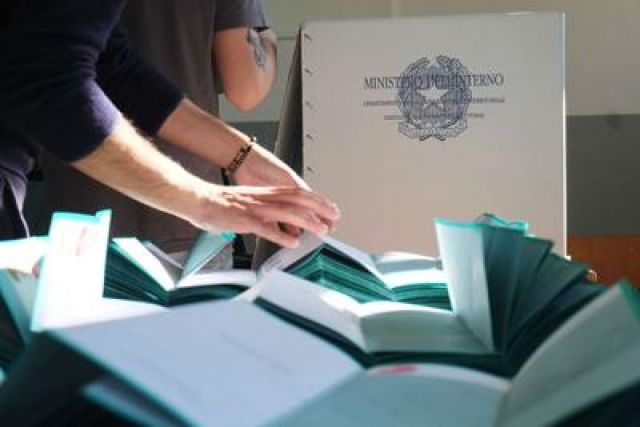 Elezioni, l'economista: "Con voto online risparmio 400-600 mln"