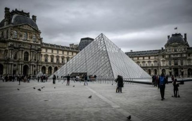 Riapre il Louvre, obbligo mascherine e distanziamento