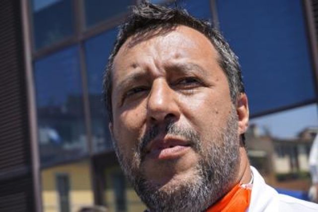 Salvini: "Uscita dall'Euro? Al momento non è in agenda"
