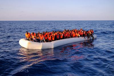 Migranti, 115 sbarcano a Crotone. Tra di loro 26 donne e 21 minori