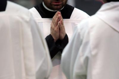 Covid, tutti i sacerdoti positivi: stop messe in parrocchia romana