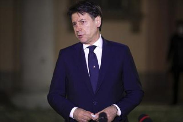 Conte e l'appello alla coesione nazionale: "Governo ha fiducia in italiani"
