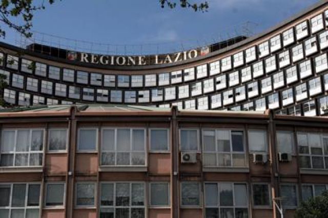 Lazio, nuova ordinanza: da domani ok sale scommesse, dall'1 luglio fiere e cerimonie